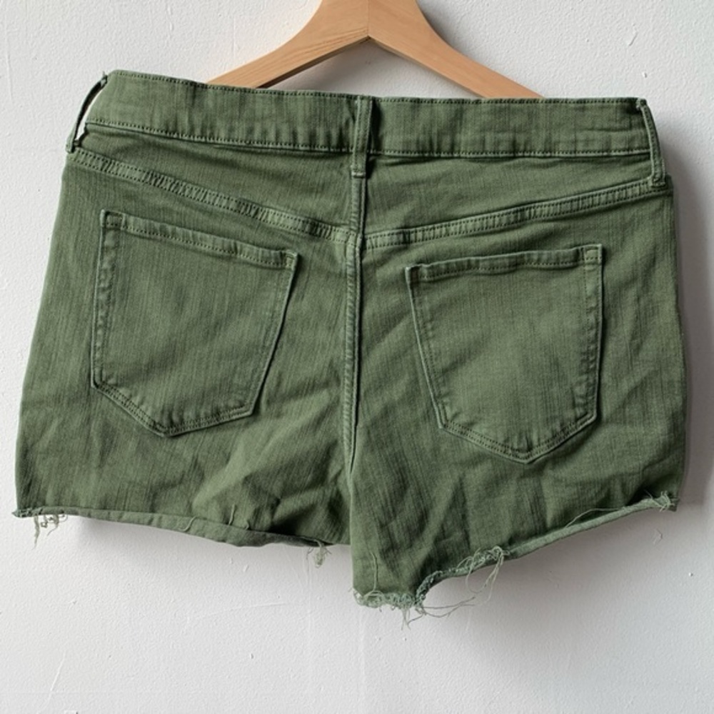 Old navy olive cut off boyfriend shorts 10 - Picture 3 of 5